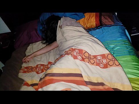 ❤️ Stepson berating sua jovem madrasta enquanto ela dorme. ☑ Sexo superior em porno pt-br.kutjeporno.ru